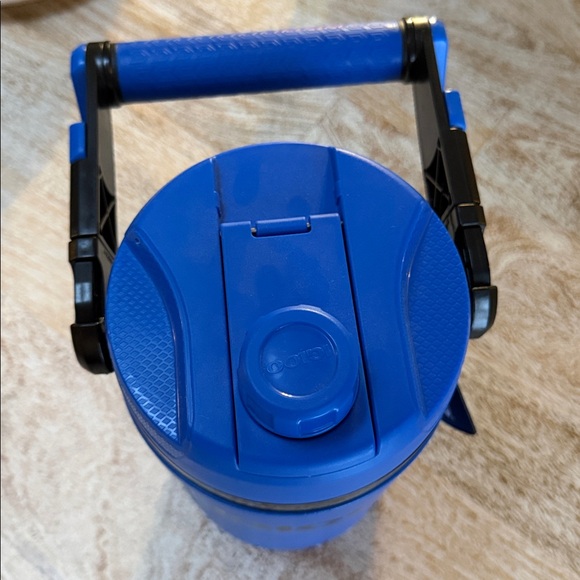 IGLOO JUG - Picture 2 of 4